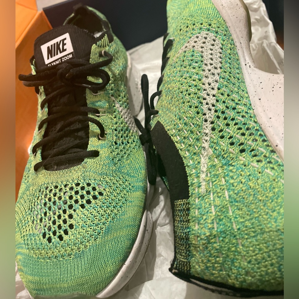 Nike flynit zoom.